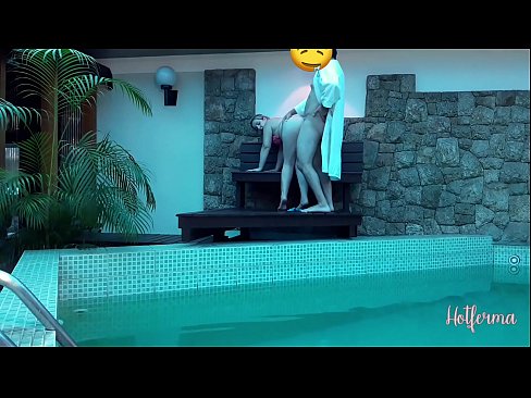 ❤️ 老板邀请女佣去泳池，却忍不住要来个热辣的 ❤ Sex video❌❤