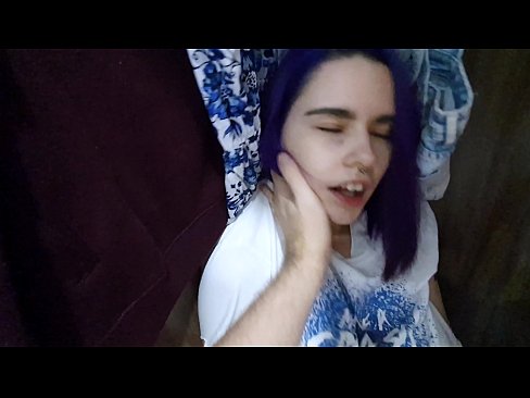 ❤️ 在衣柜里发现我的妹妹并帮助她射精 ❤ Sex video❌❤
